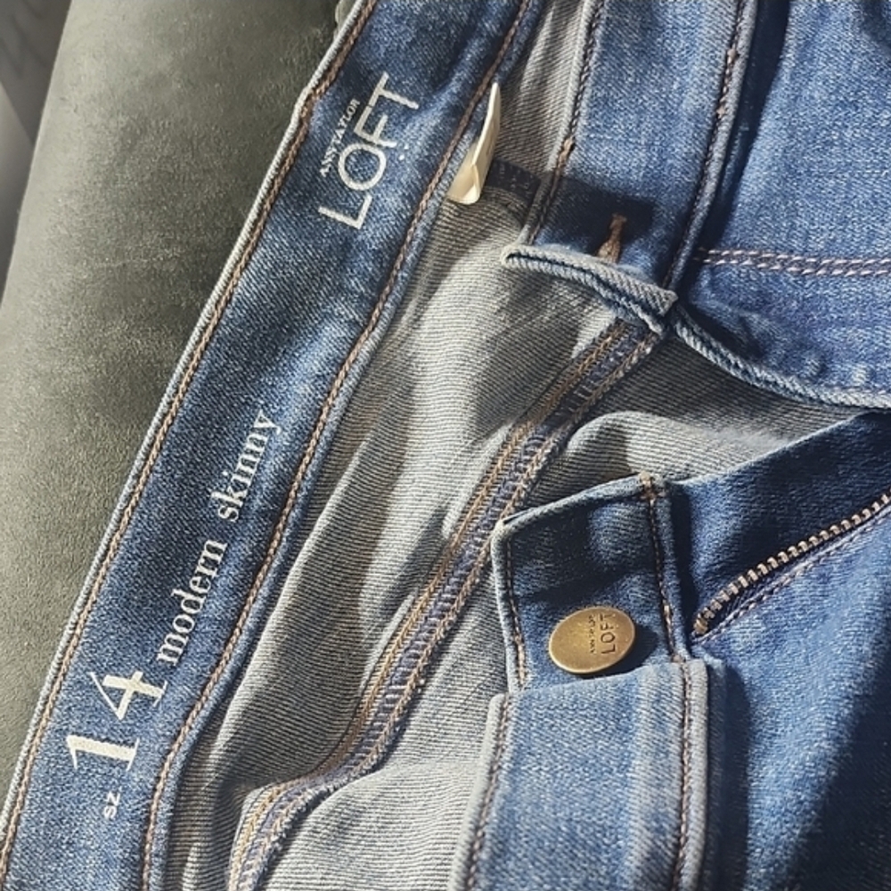 LOFT Women's Blue Distressed Jeans - Picture 2 of 9